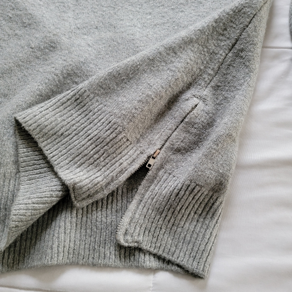 M by Magaschoni Crew Neck Zipper Detail Pull Over Sweater, Size Medium - Picture 4 of 7